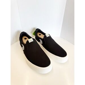 NWT Cariuma  Slip-On Black Canvas Sneakers, Size Mens 10.5/Women 12